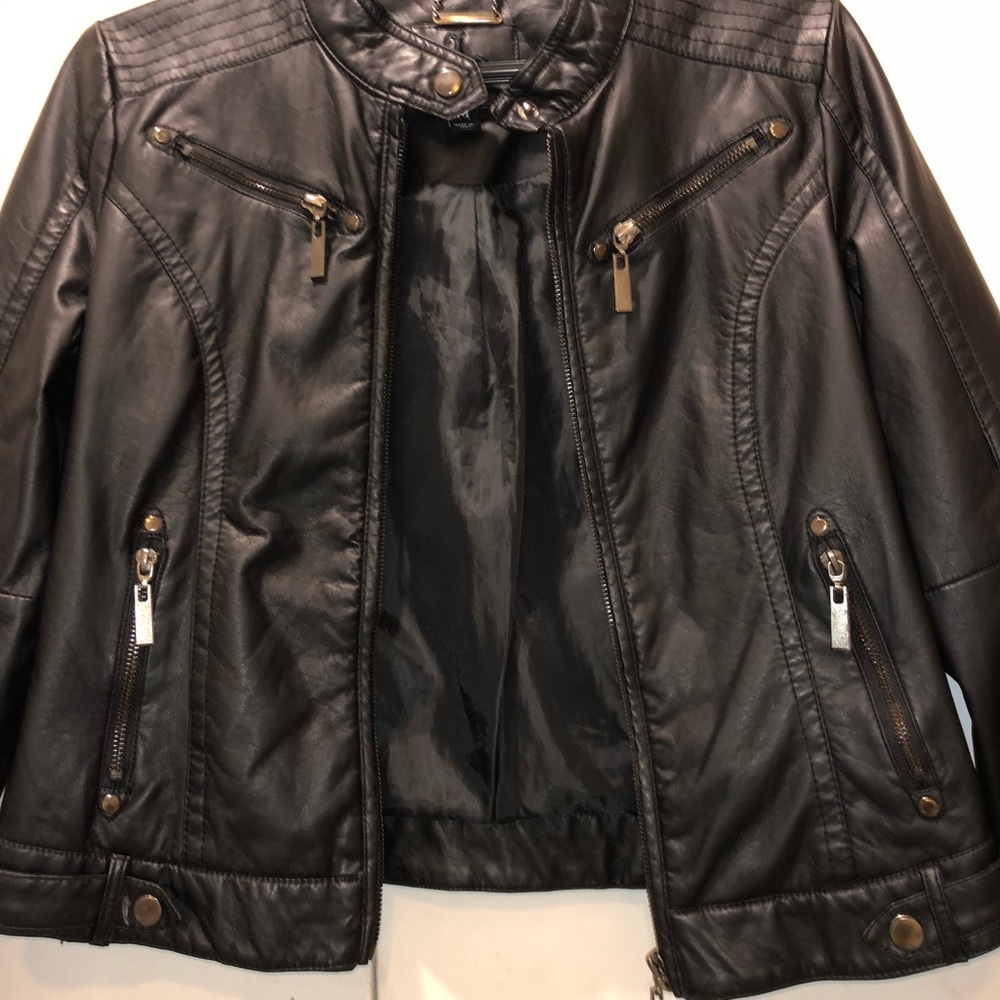 Woman’s jacket - Picture 2 of 8